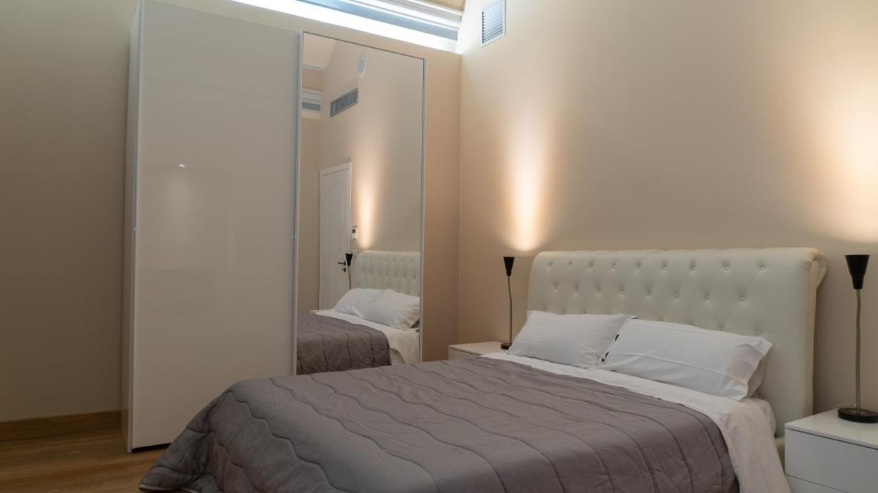Duca Di Sarro Le Suites Catania Bagian luar foto